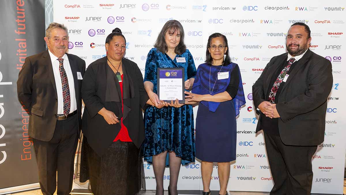 Pictured L-R: Professor John Clayton (Awanuiārangi), Rochelle Rapana (Awanuiārangi), Louise Francis (International Data Corporation), Hinerangi Murphy (Awanuiārangi), Thomas Mitai (Awanuiārangi)